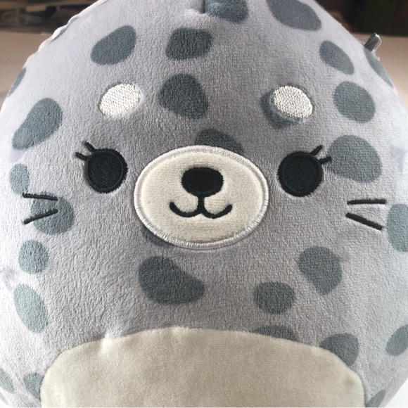 Kellytoy Squishmallow Odile-Isis Spotted Gray/Dark Gray Seal Plush 2022 - Picture 5 of 10